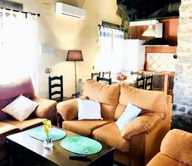 Villanueva del Duque House | Comfortable House with Shared Pool in Alcaracejos