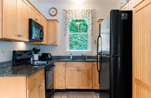 Ogunquit - Wells Cottage | Comfortable, immaculate and well-furnished cottage at Summer Village!