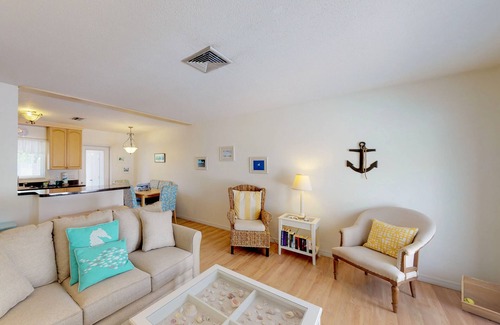 Holmes Beach Villa | Comfortable island villa with private heated pool, courtyard & easy beach access