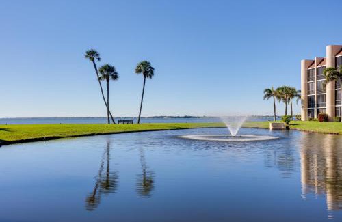 Jensen Beach Apartment | Comfortable Jensen Beach Condo with Pool View!
