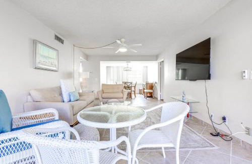 Jensen Beach Apartment | Comfortable Jensen Beach Condo with Pool View!