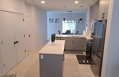 Northeast Edmonton House | Comfortable King Size BRM 1.5 BTH & Garage parking