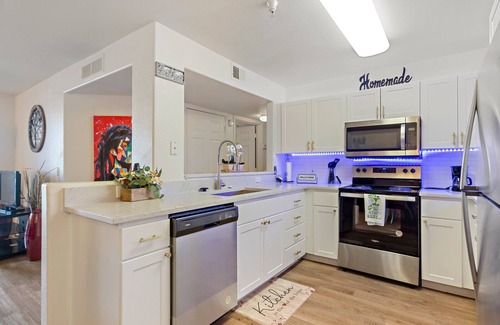 Tempe Apartment | Comfortable King Sized1-bedroom rental unit with pool + arcade + gym!