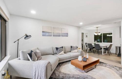North Juanita House | Comfortable Kirkland Home for Family & Remote Work