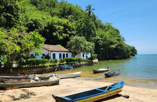 Pontal Apartment | Comfortable Lilac Suite with AC, TV, Wi-Fi 300m from Paraty Historic Center