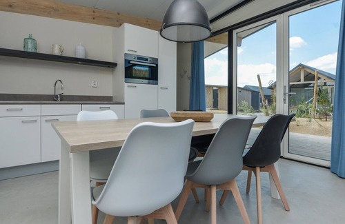 Bloemendaal House | Comfortable lodge with dishwasher, in Bloemendaal