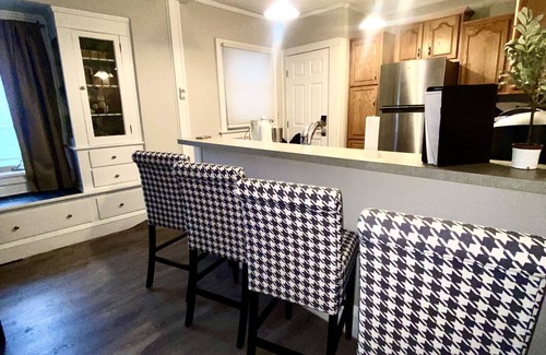 Warren House | Comfortable Lower Level Apartment
