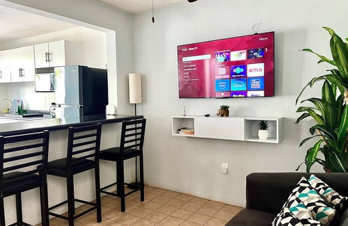La Salle 2 Apartment | Comfortable modern apartment conveniently located for shopping and dining.