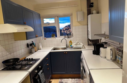 Sutton North Apartment | Comfortable Maisonette (Flat) in London