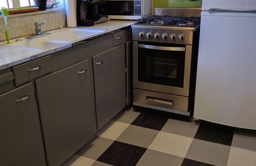 Richland Heights East Apartment | COMFORTABLE MIDTOWN APARTMENT IN PRIVATE HOME