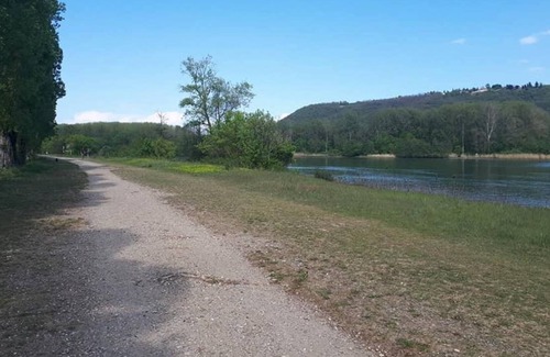 Condrieu House | Comfortable mobile home on the banks of the Viarhrôna, near LYON