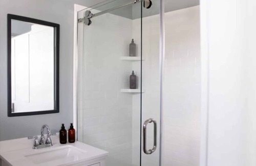 Stowe Area House | Comfortable Modern Room Perfect for Adventurous Trips! Outdoor Pool