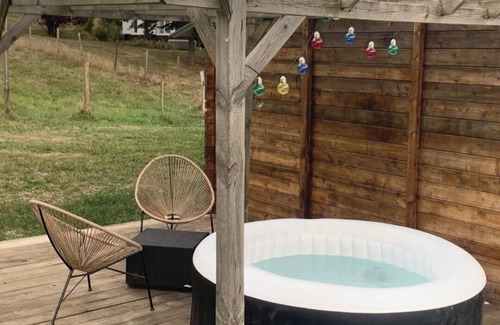 Meilhac Ski Chalet | Comfortable nature cottage, fishing pond, swimming pool and jacuzzi in season