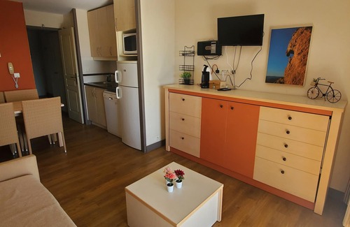 Agay Apartment | Comfortable nest with pool and sea view