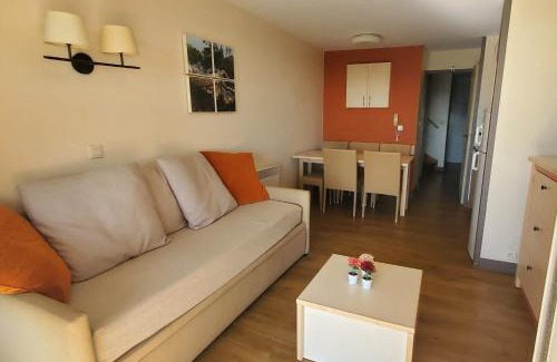 Agay Apartment | Comfortable nest with pool and sea view