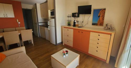 Agay Apartment | Comfortable nest with pool and sea view