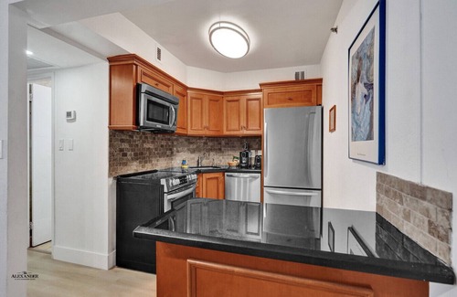 Mid Beach Apartment | Comfortable Ocean View Condo/Beach Service/1214