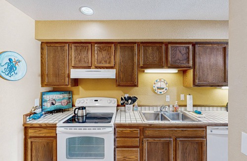 Depoe Bay Condo | Comfortable ocean-view condo with easy access to downtown