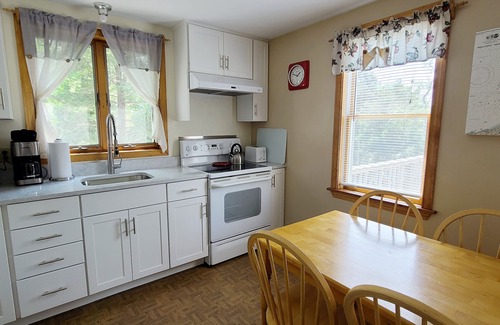 Wellfleet House | Comfortable Oceanside 3BD-Deck, Outdoor Shower, One Mile to Great Pond
