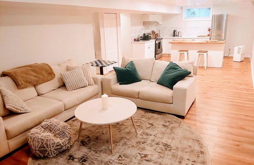 Elora Apartment | Comfortable one-bedroom apartment in Elora! Minutes to downtown & Gorge park!