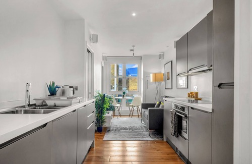 Cantelowes Apartment | Comfortable One Bedroom Apartment in Camden Road