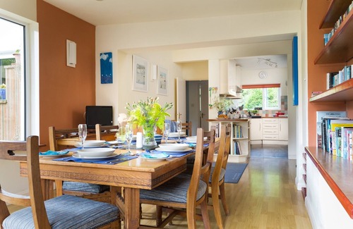 Padstow House | Comfortable Pet Friendly Home in quiet location close to beaches & amenities