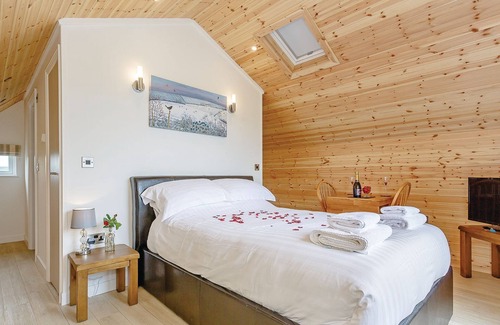 Hawes Cottage | Comfortable pod perfect for short stays for couples with a sense of fun.