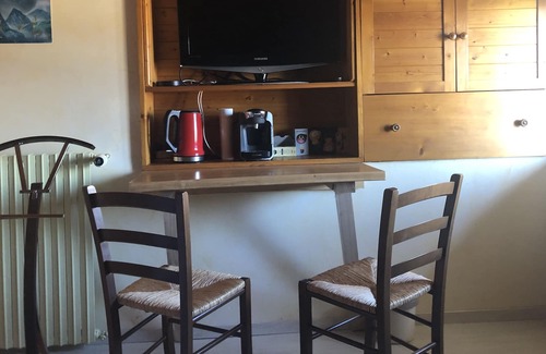 Chavanod House | Comfortable private access room in house 5 minutes from Annecy center