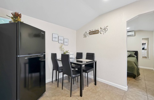 Bearss Plaza Apartment | Comfortable private room for two in Tampa: Villa Romantic.