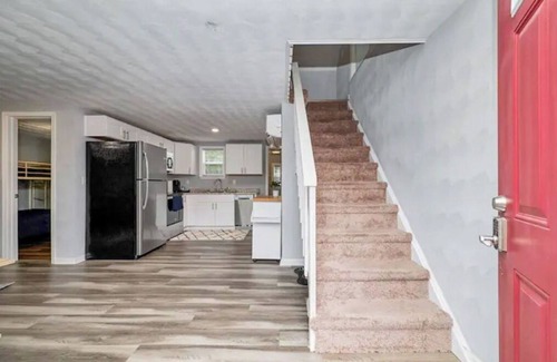 Portsmouth Cottage | Comfortable & Private 2 Bedrm Cottage w/King bed.