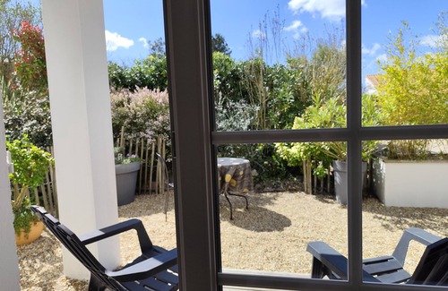 Vaux-sur-Mer Apartment | Comfortable, quiet "CôtéPlage" gîte-Covered terrace-Garden