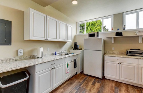 Everett Apartment | Comfortable & Quiet Home Away From Home