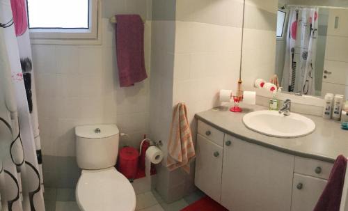 Tel Aviv House | Comfortable quiet room with a private bathroom in shared apartment