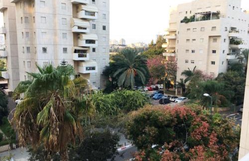 Tel Aviv House | Comfortable quiet room with a private bathroom in shared apartment