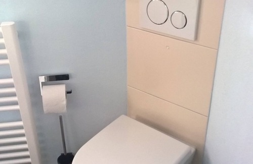 Offenbach am Main House | Comfortable quite room in 1-family house, perfect public transportation