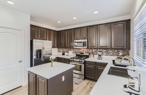 Midway House | Comfortable renovated home in Great Location - 3/2