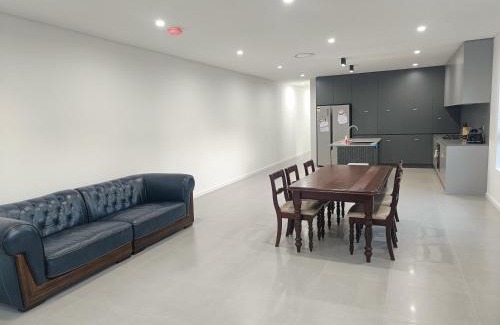 Guildford House | Comfortable Room in Modern and Peaceful Home - NR8