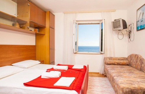 Petrovac Apartment | Comfortable Stay with Sea View in Petrovac - Studio with External Bathroom 2