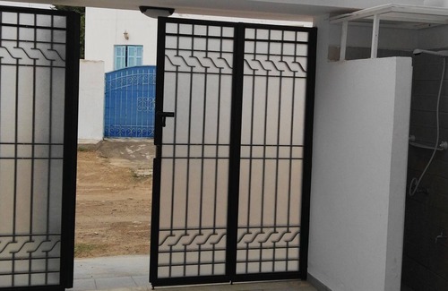 Chebba House | Comfortable, secure studio with good view of the mother.