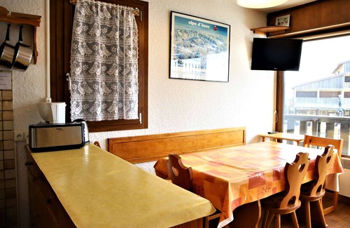 Auris Apartment | Comfortable ski-in/ski-out apartment with balcony - 6 people, 2 rooms