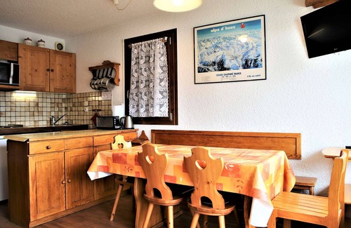 Auris Apartment | Comfortable ski-in/ski-out apartment with balcony - 6 people, 2 rooms