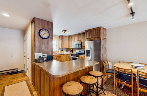 Taos Ski Valley Condo | Comfortable ski-in/ski-out condo, with gas stove, soaking tub, balcony & WIFI