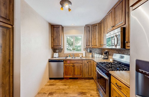 Taos Ski Valley Condo | Comfortable ski-in/ski-out condo, with gas stove, soaking tub, balcony & WIFI