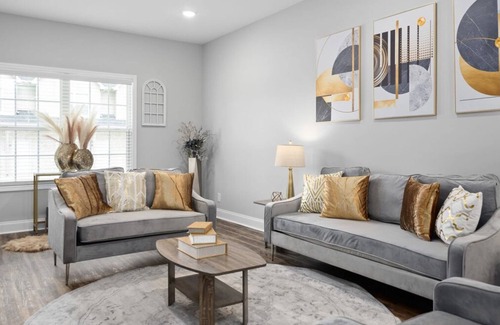 Clarksville House | Comfortable Space