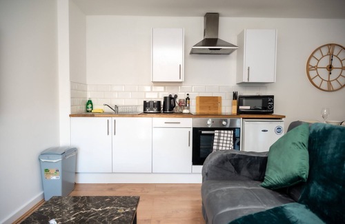 Leeds Apartment | Comfortable Stay for Business Near Kirkstall