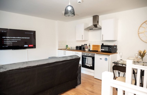 Leeds Apartment | Comfortable Stay for Business Near Kirkstall