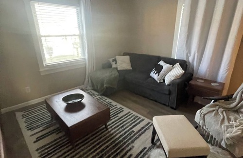 Midland House | Comfortable stay in Midland