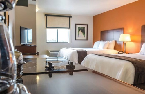 Soncy Hotel | Comfortable Stay with Free Parking – Walk to Shops, Restaurants & Entertainment