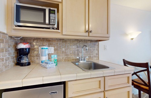 Baytowne Wharf Apartment | Comfortable studio with pool, hot tub, high-speed WiFi & central AC