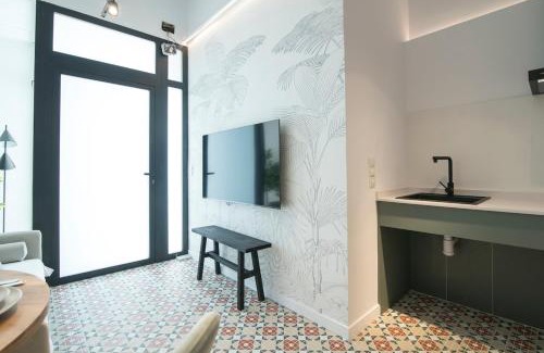 Nou Moles Apartment | Comfortable Studio in Valencia left
